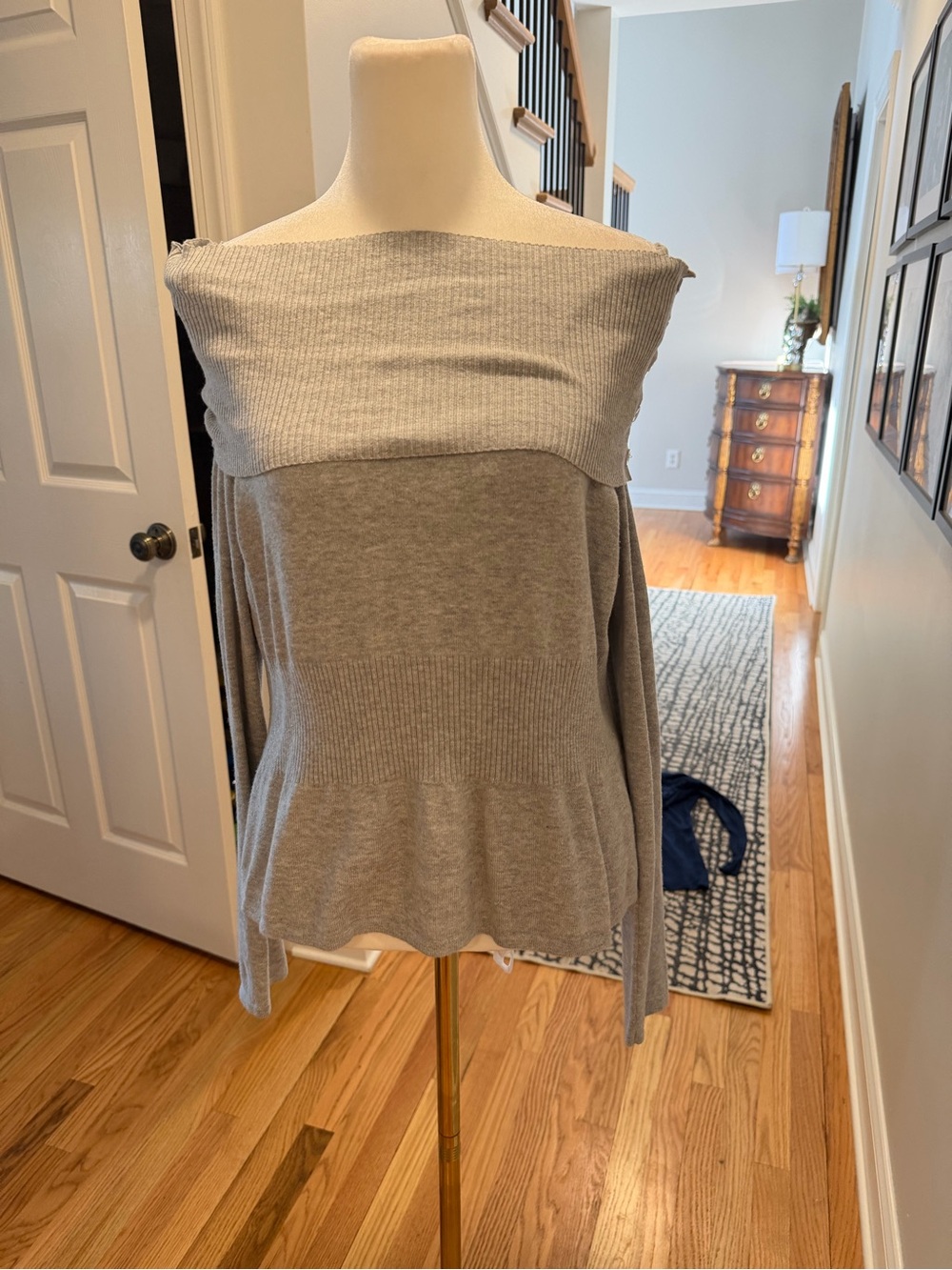 Off-Shoulder Gray Women's Sweater W/detachable Collar